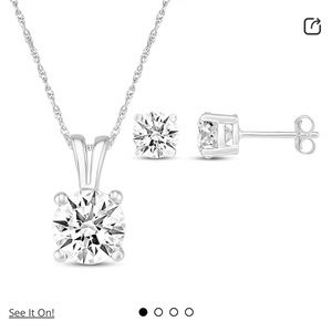 Brand new never worn- got for Valentine’s Day